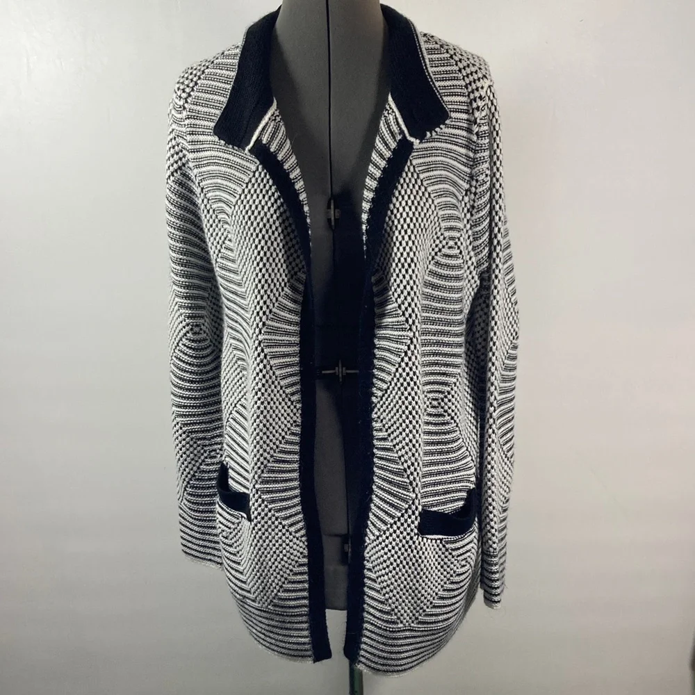 EST. 1946 Cardigan Women Size M Black & White Geometric Pattern Pockets Comfy
